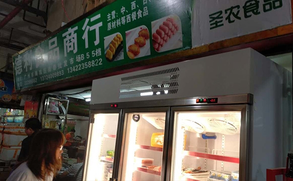 【德利食品商行】购置冷藏与保鲜三门一体式展示冷柜